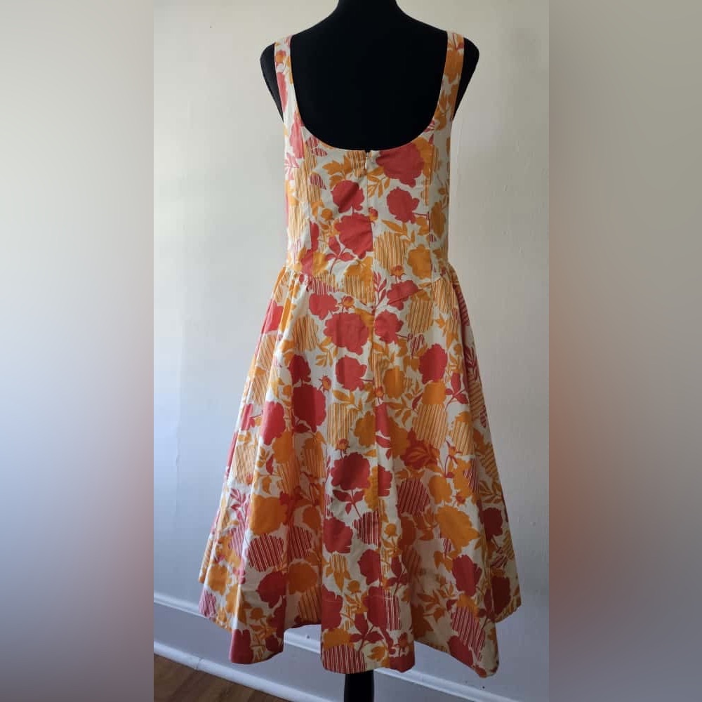 Sleeveless Scoop-Neck Basque-Waist Midi Dress - Picture 5 of 6